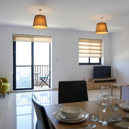 Spacious 2br With Stunning Sea Views By 360 Estates *