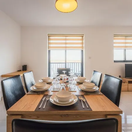 شقة Stunning Sea View Haven At Seabreeze Court المليحة